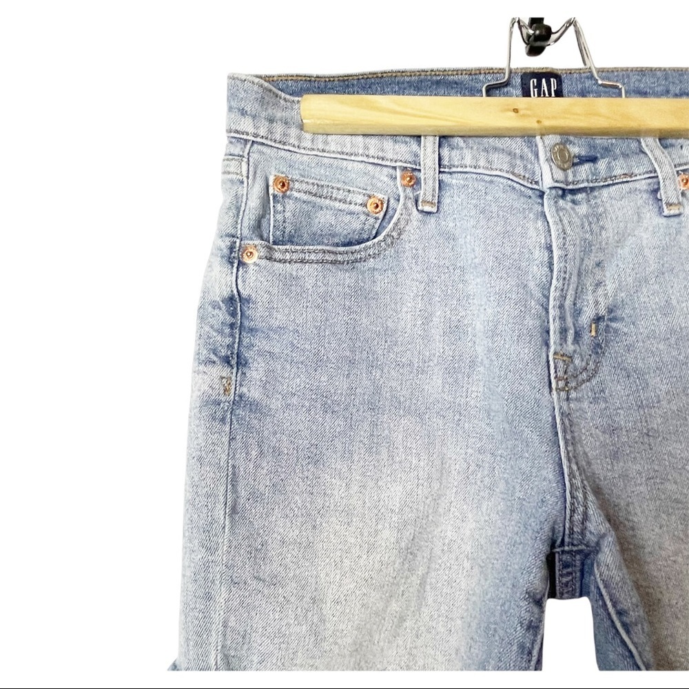 GAP Women's Jean Shorts Size 27  Cutoff Frayed Light Indigo Blue. - Picture 2 of 7